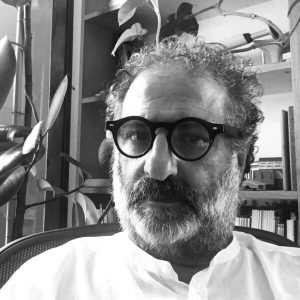 El diseñador Giorgio Topan en su estudio