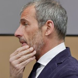 Progetto CMR, estudio de diseño integrado de Milán — autores de la mesa Elite y del sillón de dirección Lead de Las Mobili