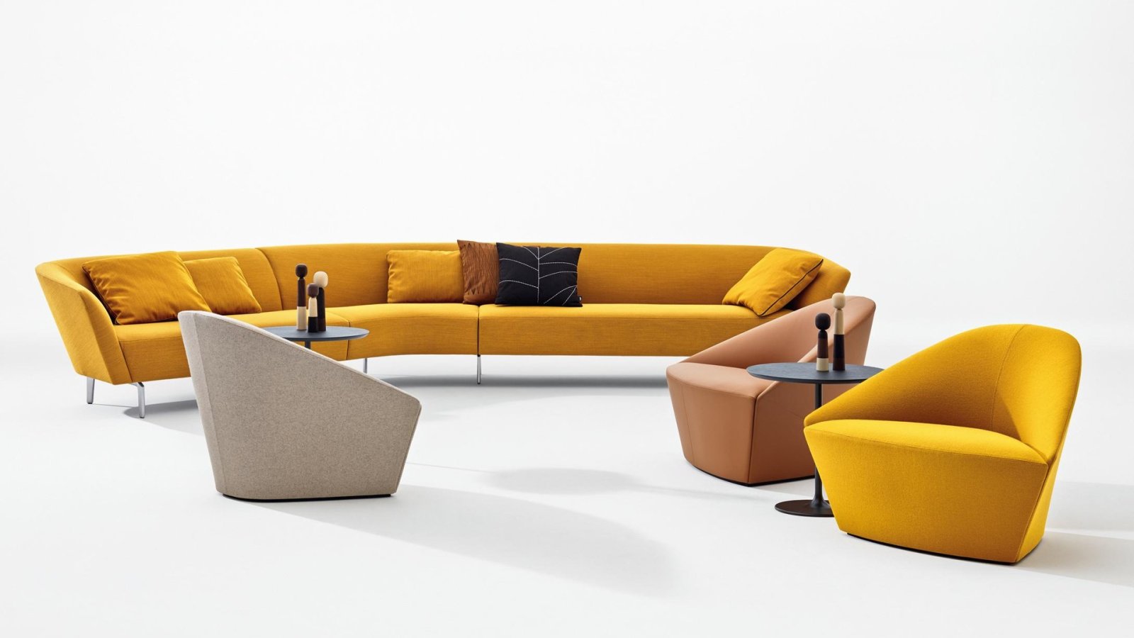 Sofá modular Loop de Arper en una recepción