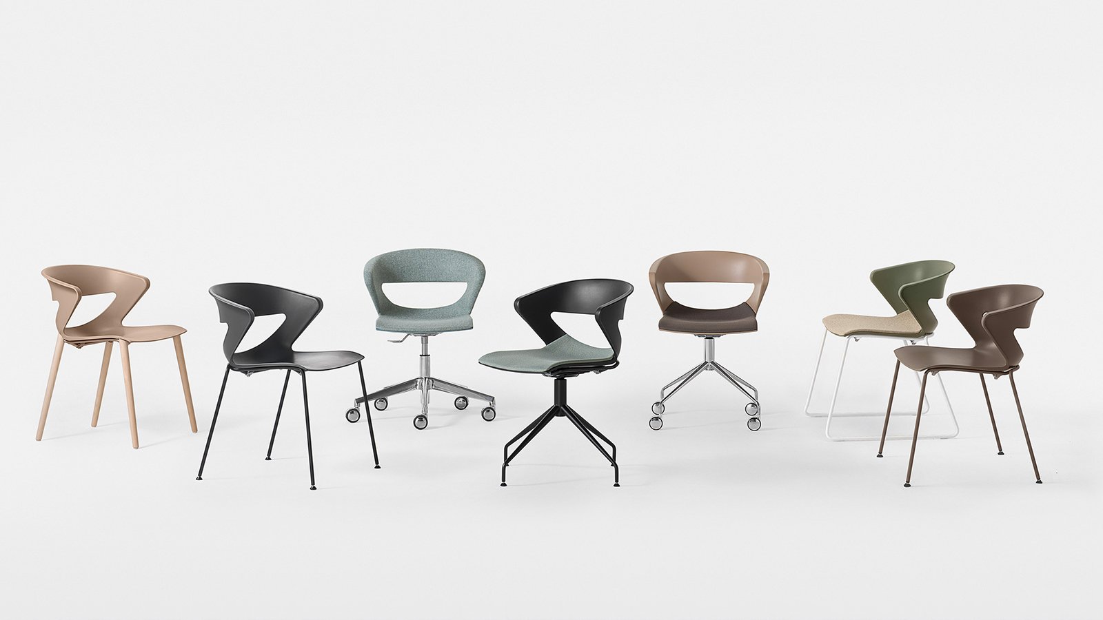 Sillas para reunión y conferencia Kicca de Kastel alrededor de una mesa de juntas