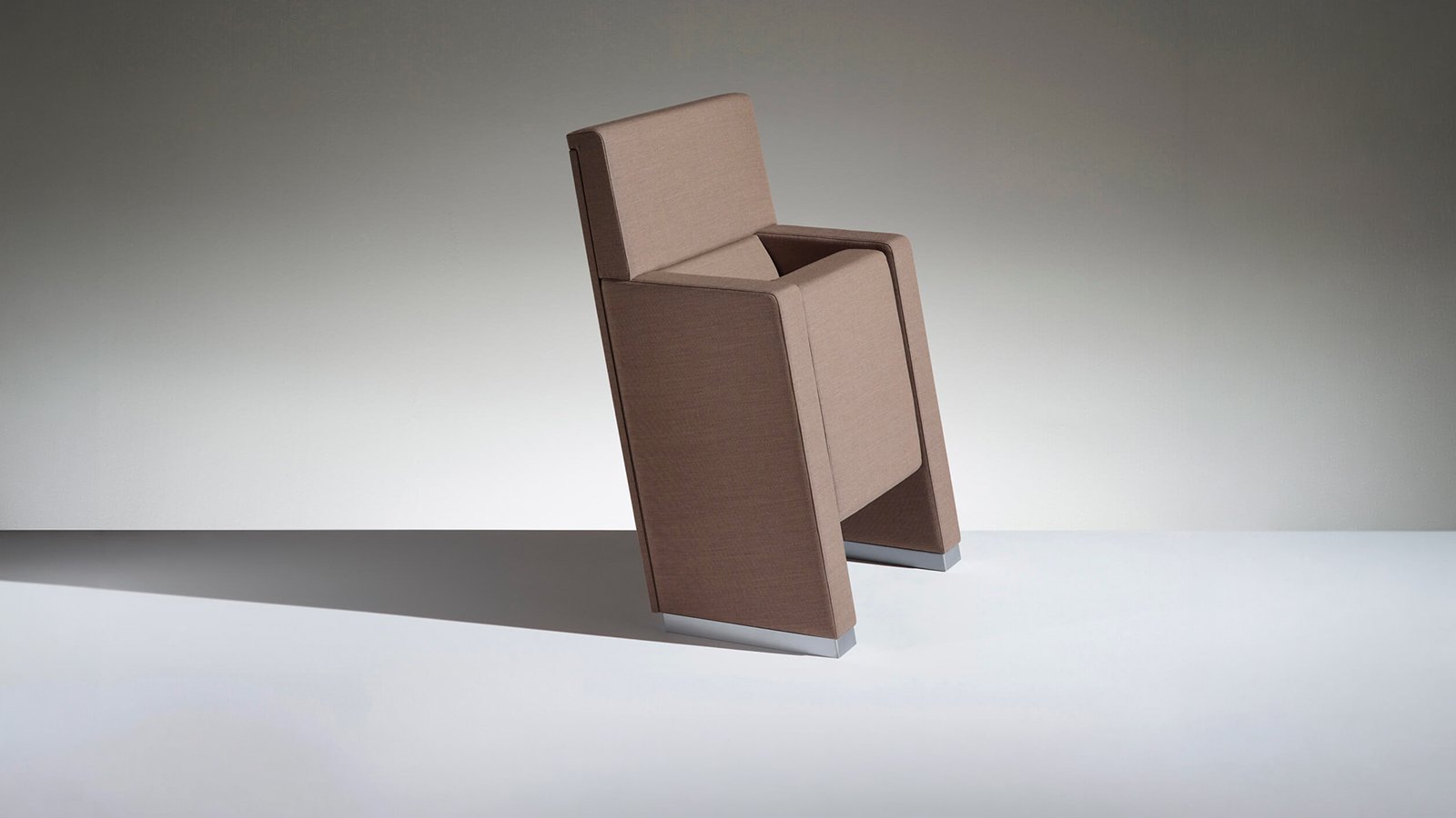 Butacas para auditorio L213 de Lamm con lateral en madera de roble