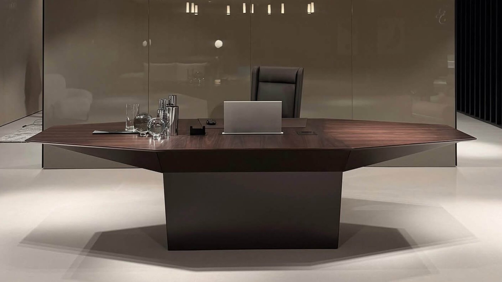 Mesa Eidos de i4Mariani preparada para la sobremesa con la tapa cerrada