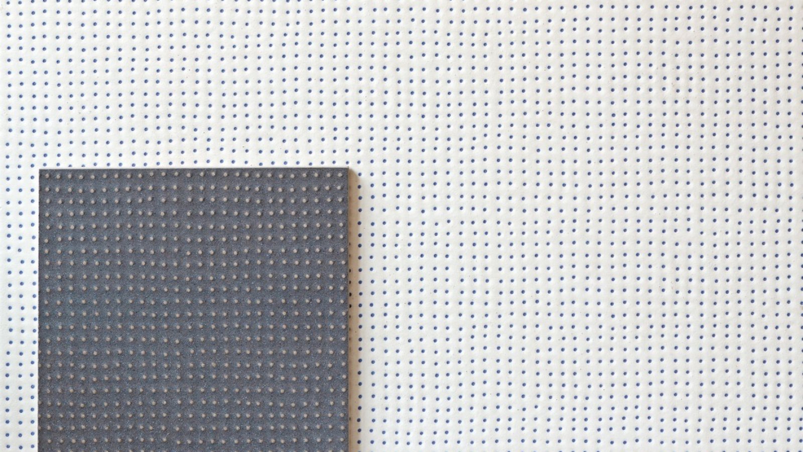 Pico de Mutina, textura Down Natural color Blanc con puntos grabados