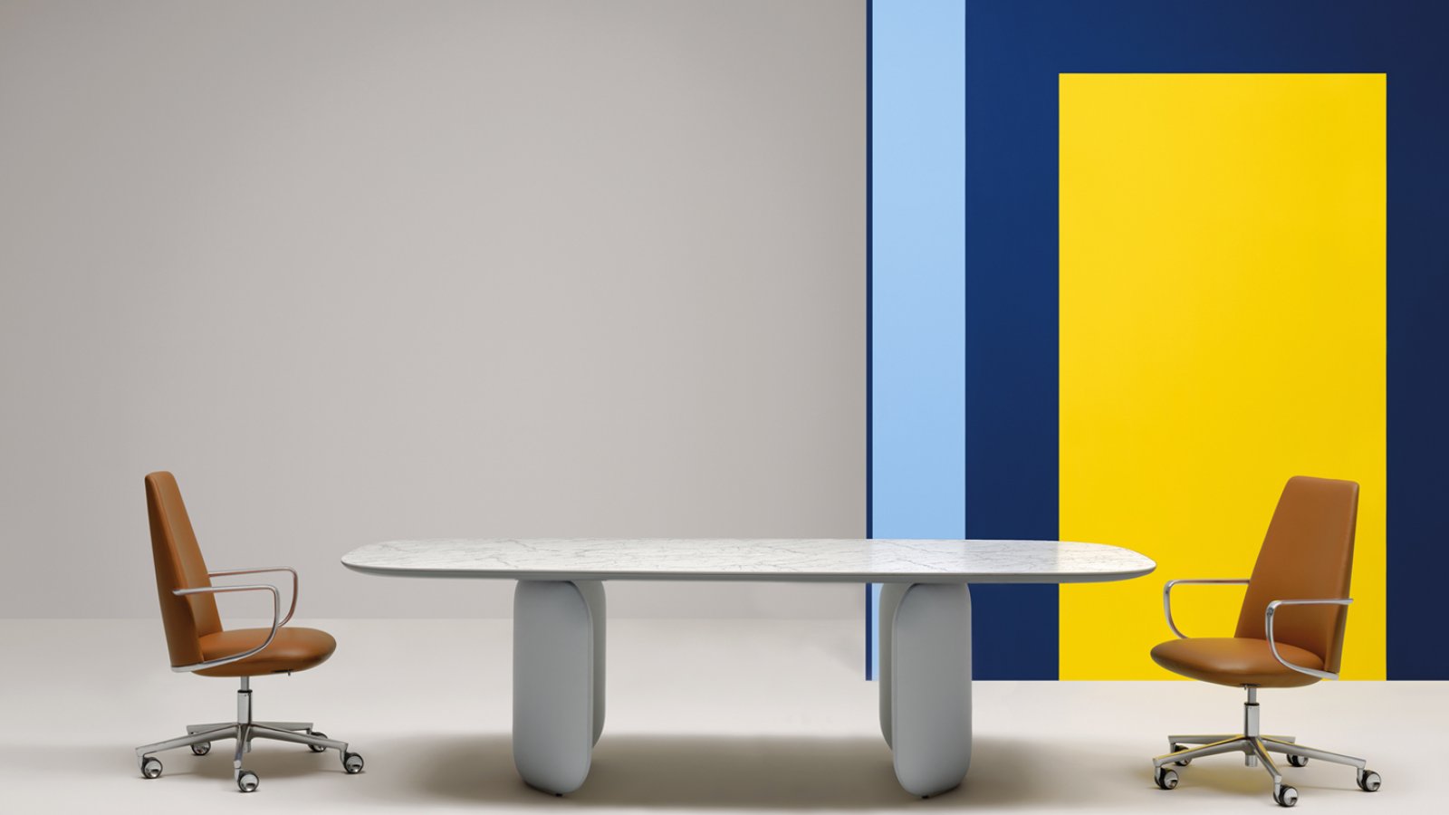 Sillón de dirección Elinor 3755 de Pedrali con respaldo alto