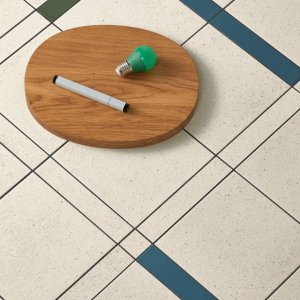 Listelo Time de 3,9x20,5 cm en gres porcelánico de Mutina