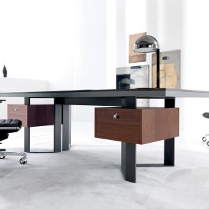 Ocho estaciones de alimentacion en el inserto elevado de la mesa octogonal Lloyd