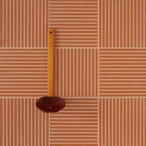 Recepcion con alfombra ceramica Fringe