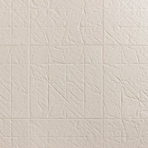 Superficie de gres Folded de Mutina con relieve de papel plegado