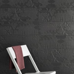 Detalle de la textura Bas-Relief Code de Mutina