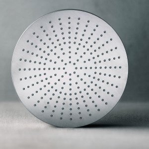 Mezclador de lavabo de pie AL/23 junto a un lavabo exento