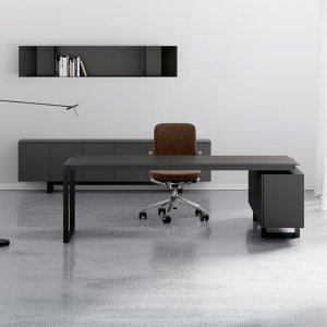 Escritorio moderno Ellan de Archiutti con tablero de roble claro y estructura de hierro blanca