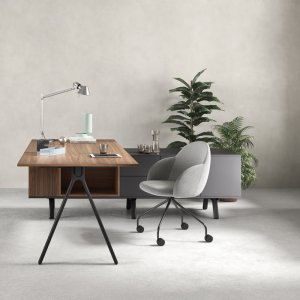 Escritorios de diseño Lay de Archiutti con tablero conformado en un coworking