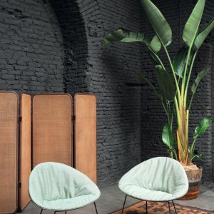 Varios sillones en composición