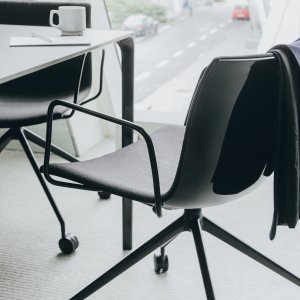 Estructura fija sobre ruedas autofrenantes en Catifa 53