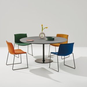 Comedor de personal amueblado con Catifa 53 sobre patín