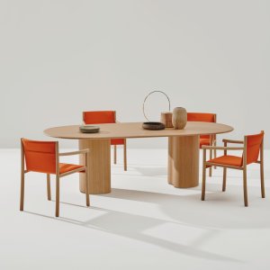 Kata Chair con carcasa de madera texturizada