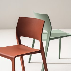 Silla de diseño Juno 02 en color óxido