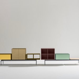 Tablero rectangular chapado sobre la estructura Semiton