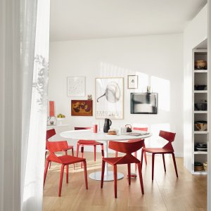 Carcasa de roble sobre estructura de acero: la silla Saya