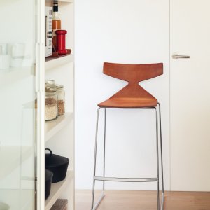 Estructura de acero lacado de la silla Saya de Arper