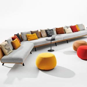 Sistema modular Zinta de Arper con carcasa de madera en recepción