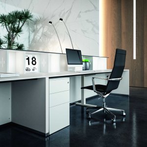 Composición Lux de 400 cm en el vestíbulo de una empresa
