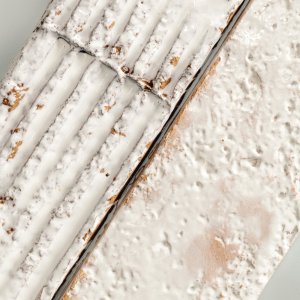 Detalle artesanal de un ladrillo Chamotte