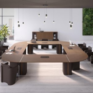 Sillón Coupè de cuero perforado ante el escritorio de dirección AlfaOmega