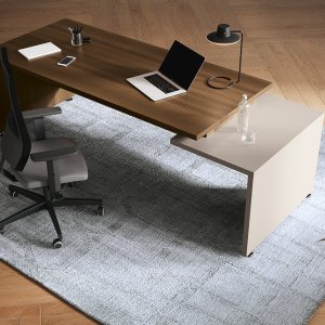 Panel trasero separado del tablero en el escritorio GO