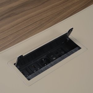 Basamento contenedor con puertas chapadas