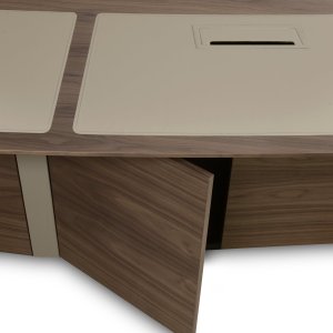 Sala de consejo con mesa Corniche y butacas Sella