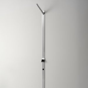 Mezclador de pared Cut Plus de Cea Design sobre el lavabo