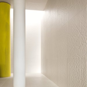 Bano revestido con Folded blanco de Raw Edges