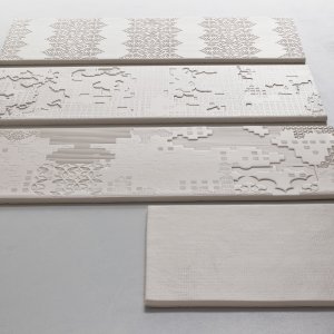 Suelo en Bas-Relief Code 26,5x18 de Mutina