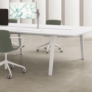 Mesa de reunión E-Place 300 x 120 sobre dos columnas con base cuadrada