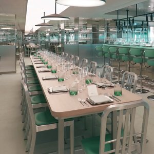 Taburete bar Navy 1006 con brazos y asiento a 76 cm