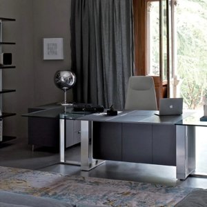 Escritorio de diseño Altagamma de Estel en chapa con top access y patas de aluminio en marco