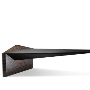 Sobre en voladizo de la mesa Euclideo de Ferruccio Laviani