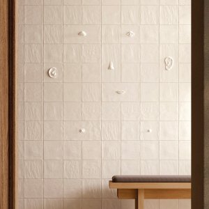 Figure en Chalk Matt sobre una pared, Faces & Figures de Mutina