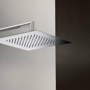 Grifería de diseño de Angeletti & Ruzza: Mint junto a un lavabo de apoyo