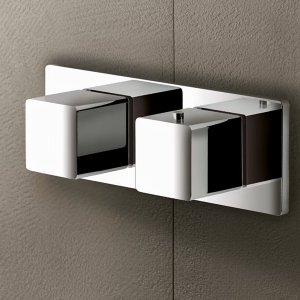 Composición de ducha Mint con rociador Acquafit, termostático de tres salidas y teleducha