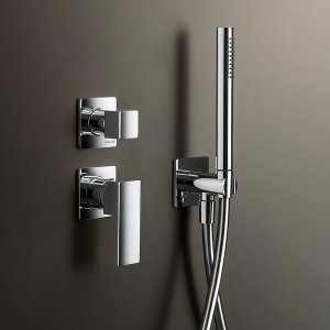 Grifo de pared Mint de Fantini en Matt Black con rosetones y caño de 19 cm
