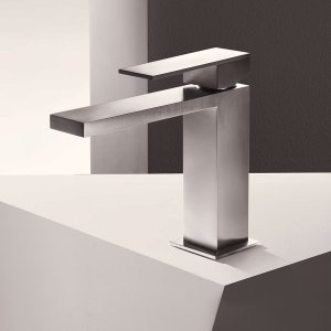 Mint de Fantini en Matt Gun Metal, monomando de un agujero visto de perfil