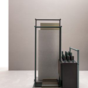 Mesa baja Fluido de Martex en un rincón de pausa