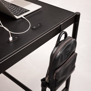 Cubo bajo el fregadero de una kitchenette Fluido de Martex