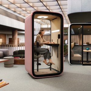 Mesa eléctrica elevada para trabajar de pie en Framery One
