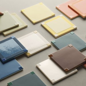 Homage to the Square en color Chocolate