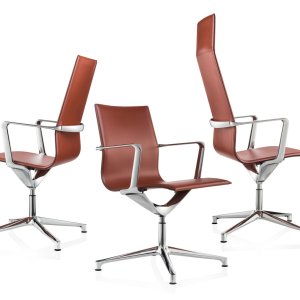 Lámina de cuero suspendida del Kuna Chair