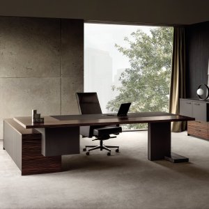 Mesa de dirección Inca de i4Mariani con costado lacado