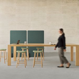Acabado de piel natural en la mesa Kyo